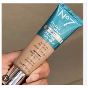 No 7 Boots Protect & Perfect Intense Advanced Foundation in Deeply Honey